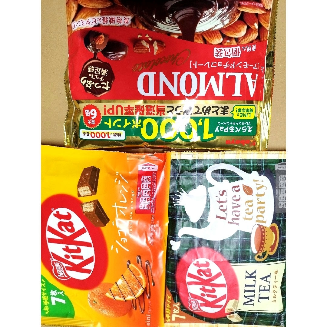 Kabaya(カバヤショクヒン)の菓子詰め合わせ　Nestleキットカット　Kabayaアーモンドチョコレート 食品/飲料/酒の食品(菓子/デザート)の商品写真