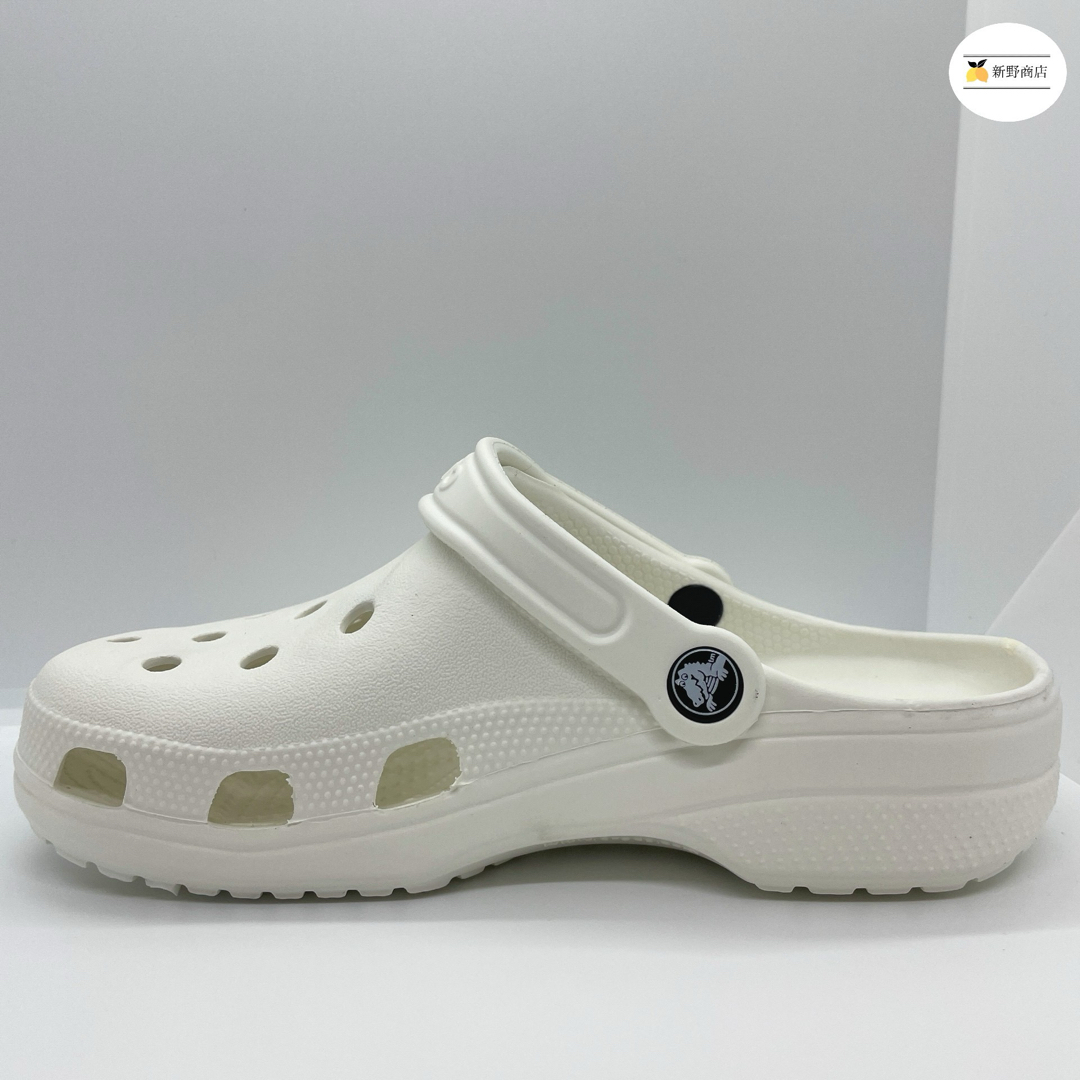 crocs(クロックス)の【新品未使用】クロックス classic ホワイト M7/W9 25cm レディースの靴/シューズ(サンダル)の商品写真