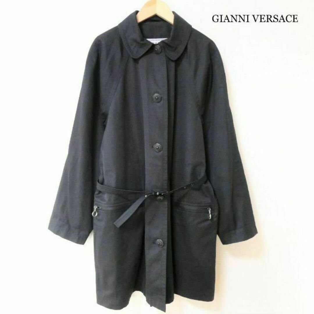 Gianni Versace(ジャンニヴェルサーチ)の良品 ジャンニヴェルサーチ ウエストベルト メデューサ釦 ステンカラーコート レディースのジャケット/アウター(ロングコート)の商品写真