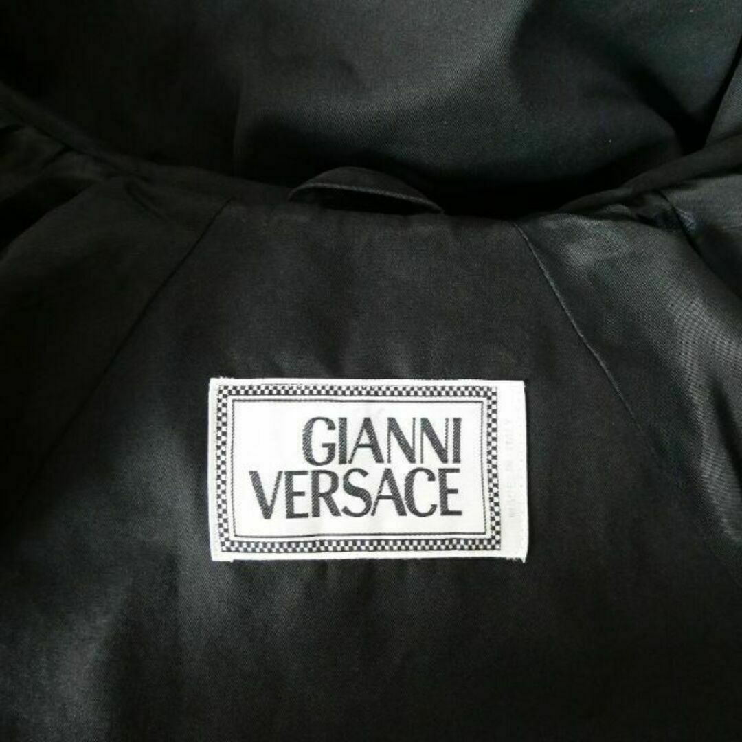 Gianni Versace(ジャンニヴェルサーチ)の良品 ジャンニヴェルサーチ ウエストベルト メデューサ釦 ステンカラーコート レディースのジャケット/アウター(ロングコート)の商品写真