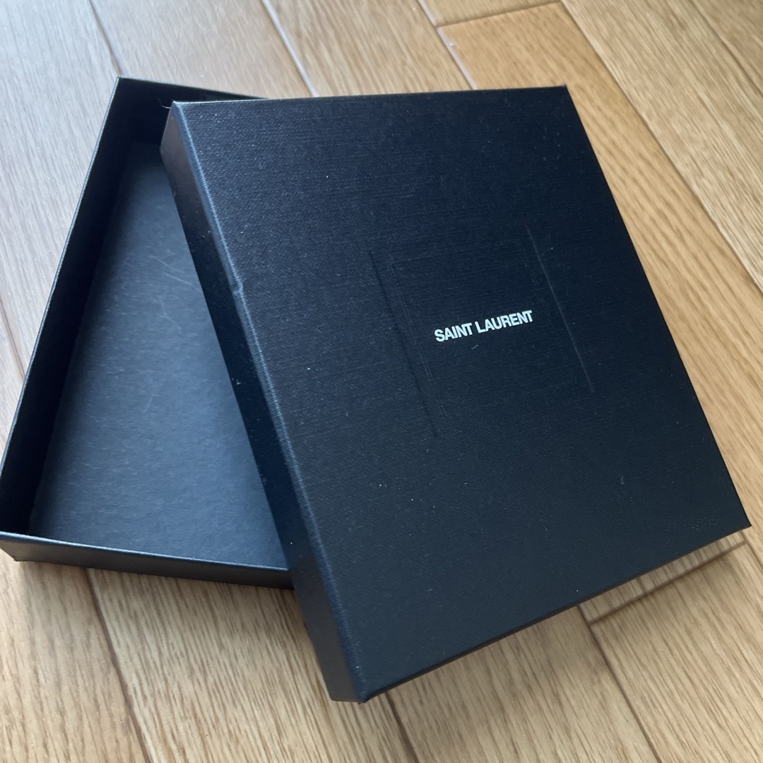 Yves Saint Laurent(イヴサンローラン)のサンローラン　空箱　巾着 レディースのバッグ(ショップ袋)の商品写真