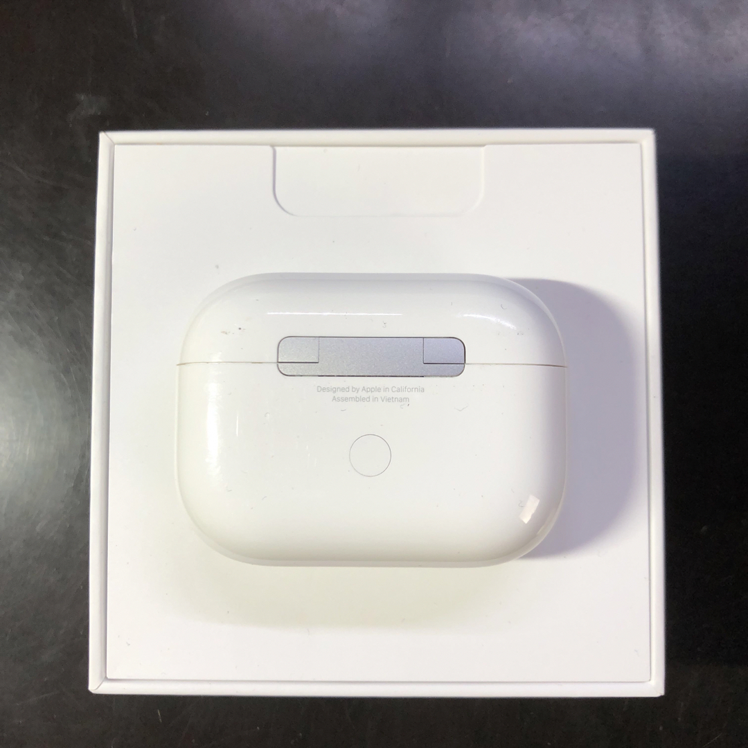 Apple(アップル)のApple AirPods  Pro 第1世代　充電ケース スマホ/家電/カメラのオーディオ機器(ヘッドフォン/イヤフォン)の商品写真