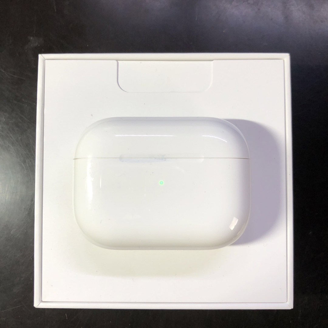 Apple(アップル)のApple AirPods  Pro 第1世代　充電ケース スマホ/家電/カメラのオーディオ機器(ヘッドフォン/イヤフォン)の商品写真