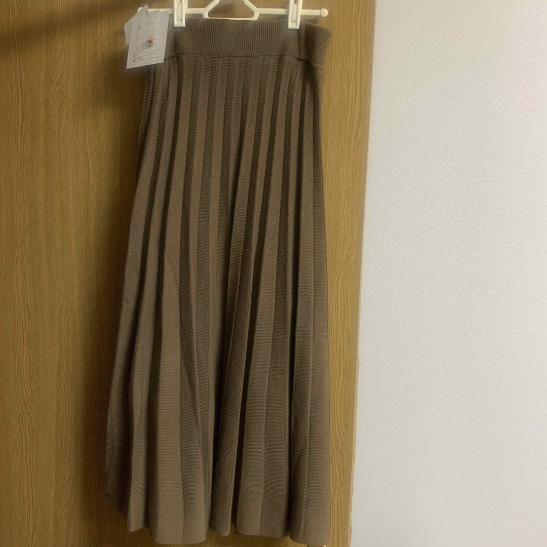 ボタン使いボタン使いニットプリーツスカート レディースのスカート(ひざ丈スカート)の商品写真