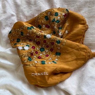 シャネル(CHANEL)のCHANEL 大判 スカーフ 宝石柄 ビジュー柄 黄色 マスタード(バンダナ/スカーフ)