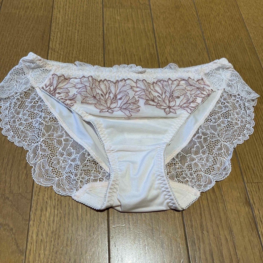 Triumph(トリンプ)の⑦アモスタイル　フローラレ　ショーツ　3セット レディースの下着/アンダーウェア(ショーツ)の商品写真