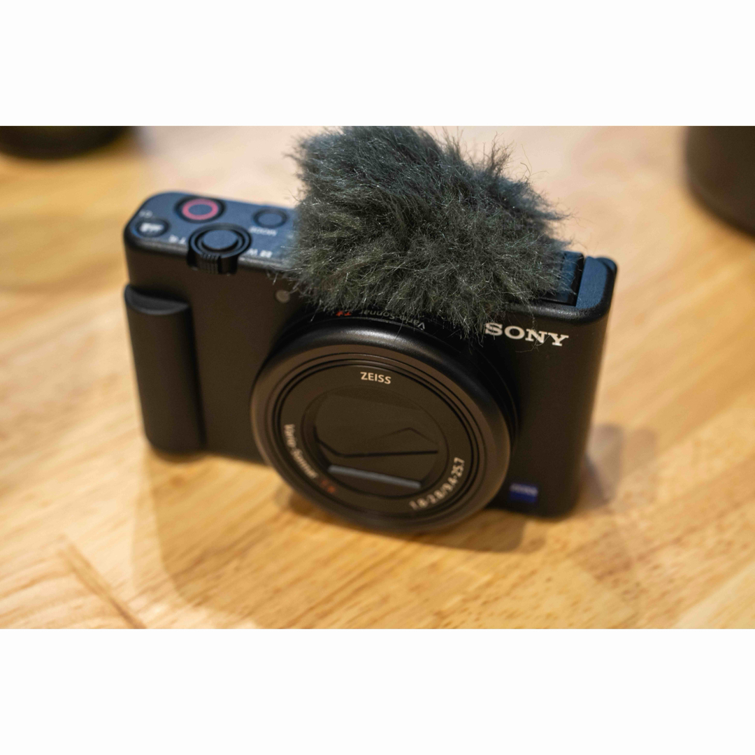 SONY(ソニー)のSONY ZV-1 シューティンググリップキット 予備バッテリー付 スマホ/家電/カメラのカメラ(コンパクトデジタルカメラ)の商品写真