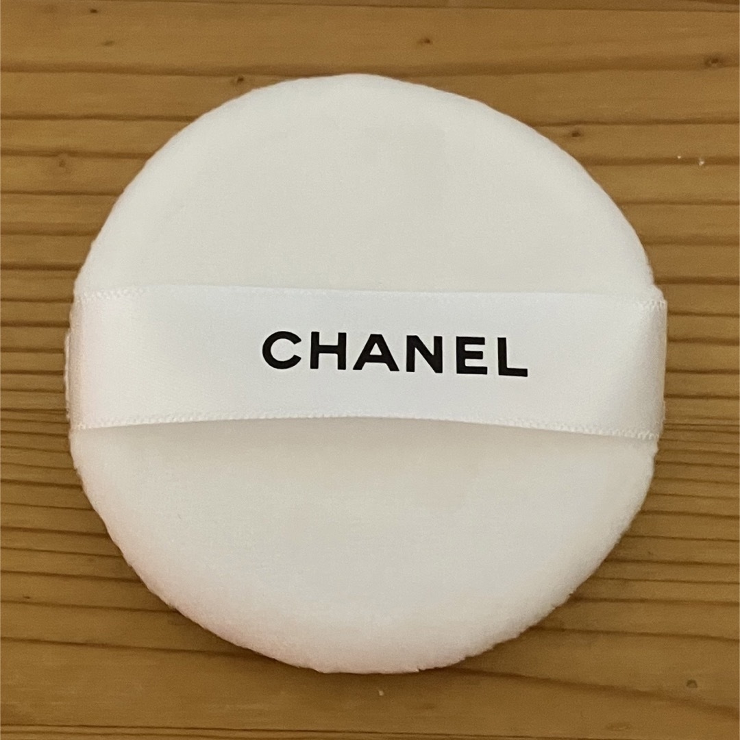 新品未使用　CHANEL  シャネル　プードゥル ユニヴェルセル リーブル　パフ コスメ/美容のメイク道具/ケアグッズ(パフ・スポンジ)の商品写真