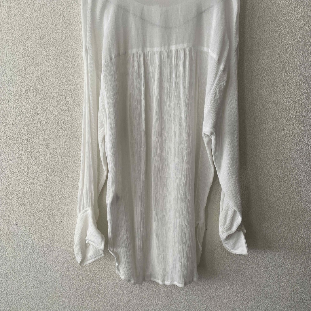 mysty woman(ミスティウーマン)のミスティウーマン　しわ加工　白　ロングシャツ　ロングブラウス レディースのトップス(シャツ/ブラウス(長袖/七分))の商品写真