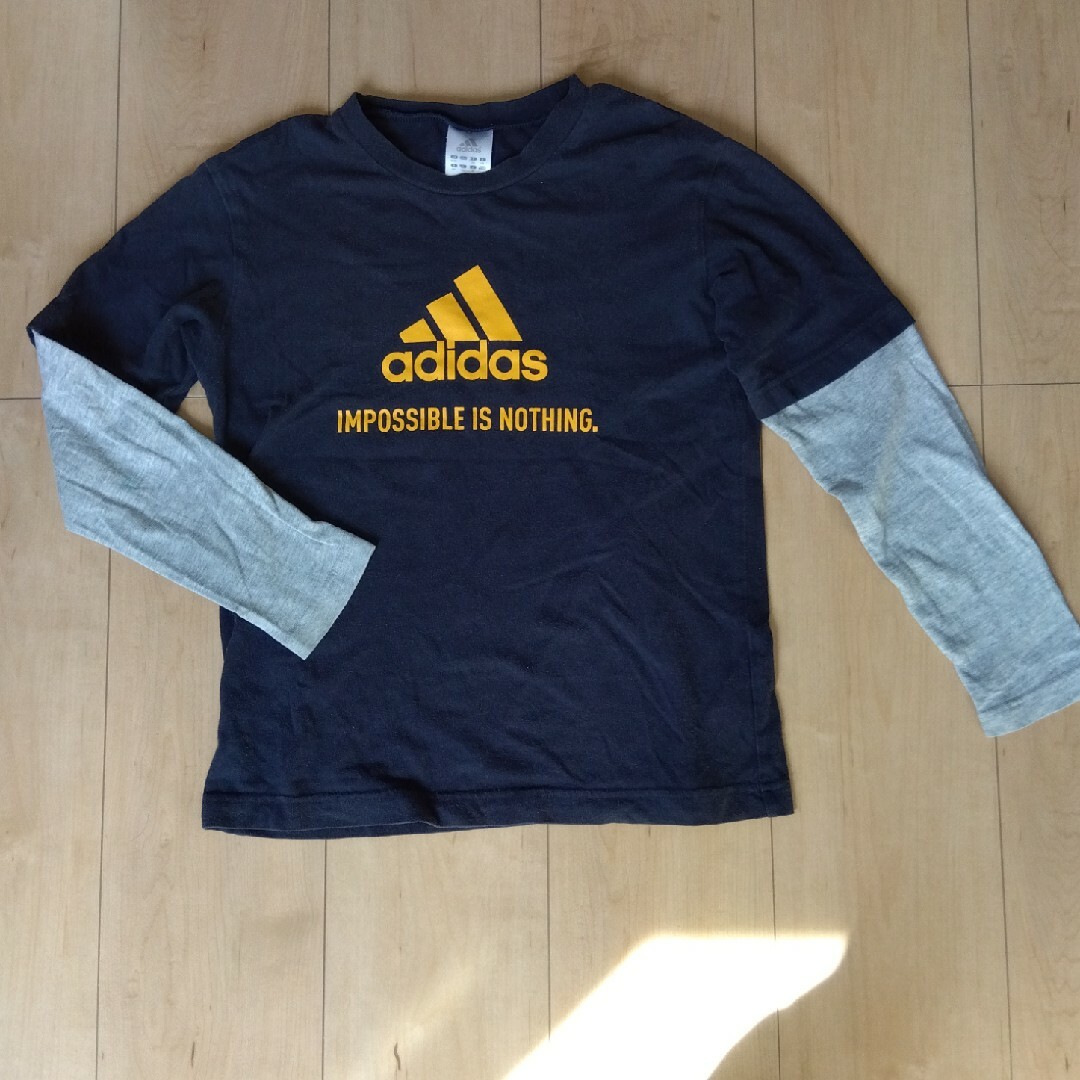 adidas(アディダス)のアディダス　長袖カットソー キッズ/ベビー/マタニティのキッズ服男の子用(90cm~)(Tシャツ/カットソー)の商品写真