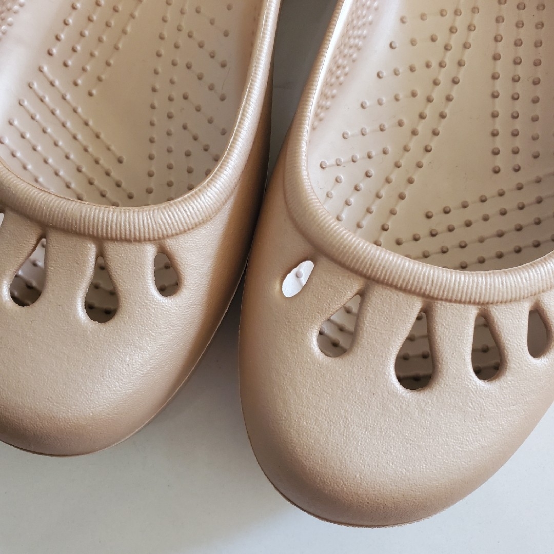 crocs(クロックス)のクロックス　マリンディ　ゴールド　W6 レディースの靴/シューズ(サンダル)の商品写真