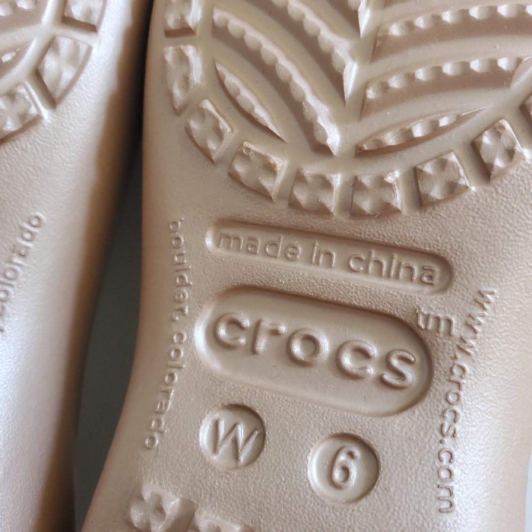 crocs(クロックス)のクロックス　マリンディ　ゴールド　W6 レディースの靴/シューズ(サンダル)の商品写真