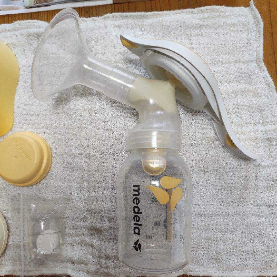 medela(メデラ)のメデラ　搾乳器　手動タイプ キッズ/ベビー/マタニティの授乳/お食事用品(その他)の商品写真