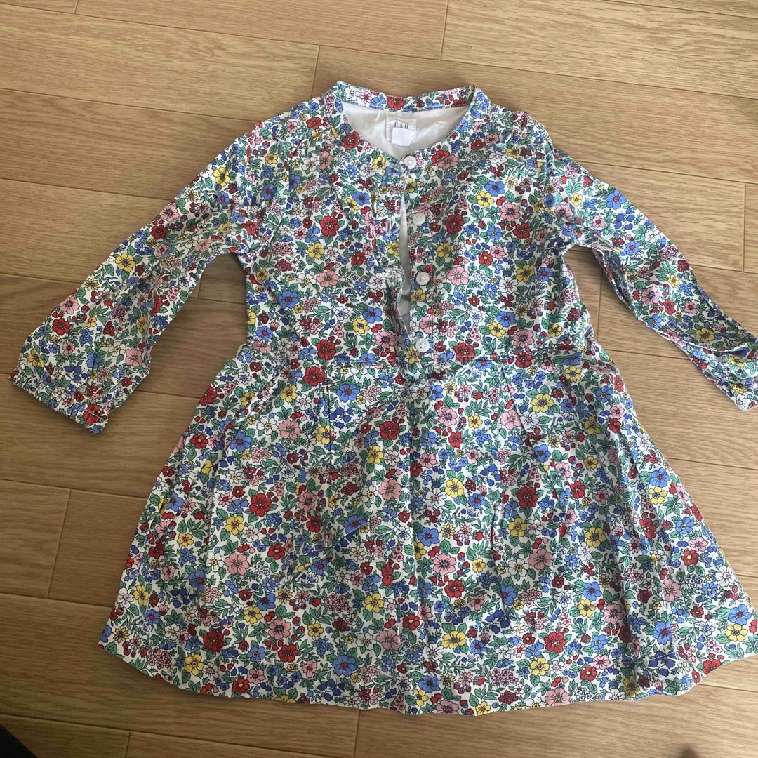 babyGAP(ベビーギャップ)のbaby GAP 花柄ワンピース　95cm キッズ/ベビー/マタニティのキッズ服女の子用(90cm~)(ワンピース)の商品写真