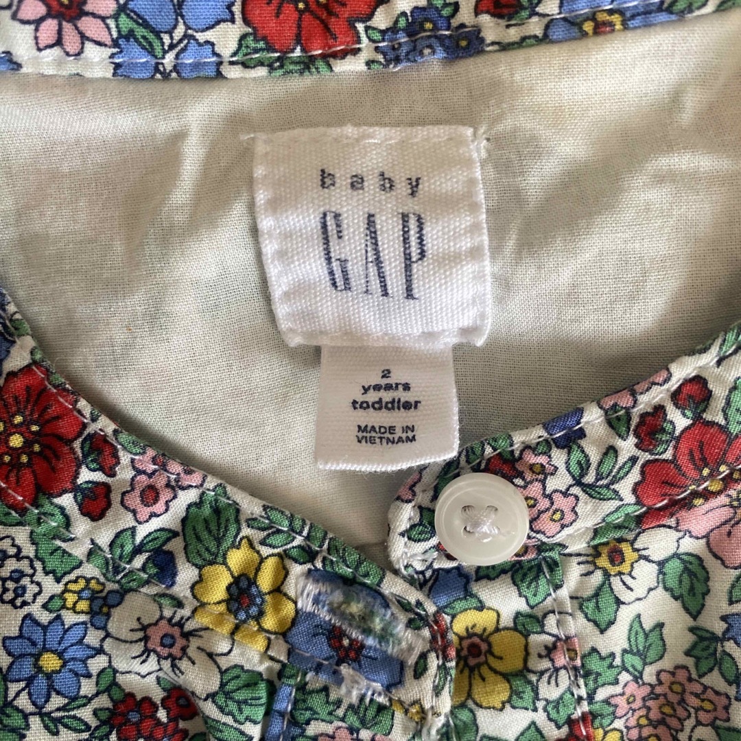 babyGAP(ベビーギャップ)のbaby GAP 花柄ワンピース　95cm キッズ/ベビー/マタニティのキッズ服女の子用(90cm~)(ワンピース)の商品写真