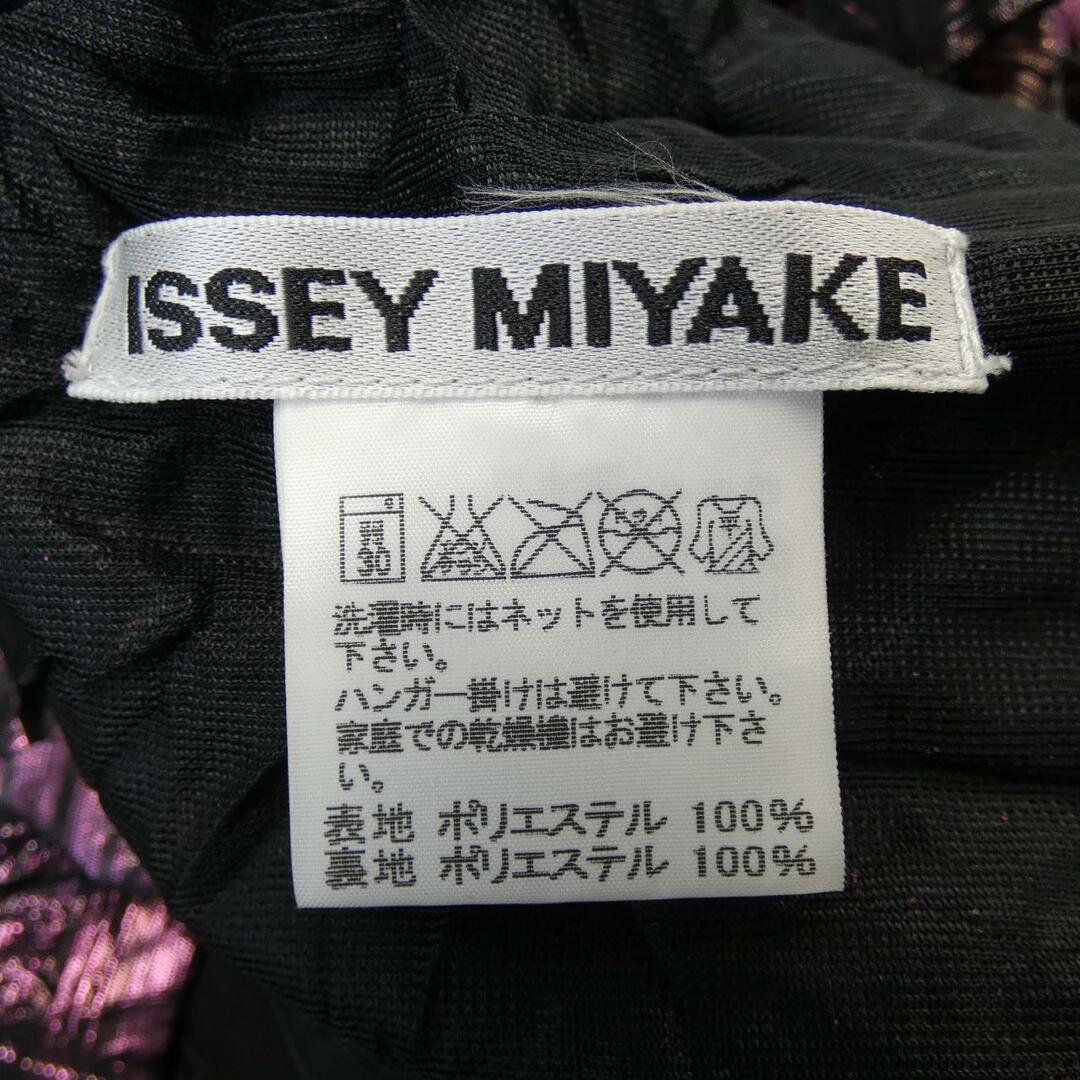 ISSEY MIYAKE(イッセイミヤケ)のイッセイミヤケ ISSEY MIYAKE ジャケット レディースのジャケット/アウター(テーラードジャケット)の商品写真