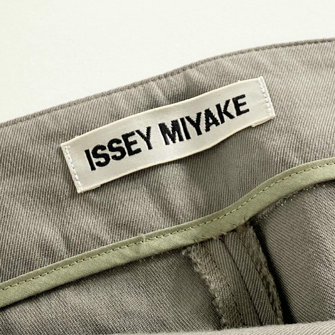 ISSEY MIYAKE(イッセイミヤケ)の25d14 ISSEY MIYAKE イッセイミヤケ レース切替 カジュアルパンツ ボトム クロップドパンツ 伸縮素材 IM41FF022 サイズ1 カーキ レディース レディースのパンツ(その他)の商品写真