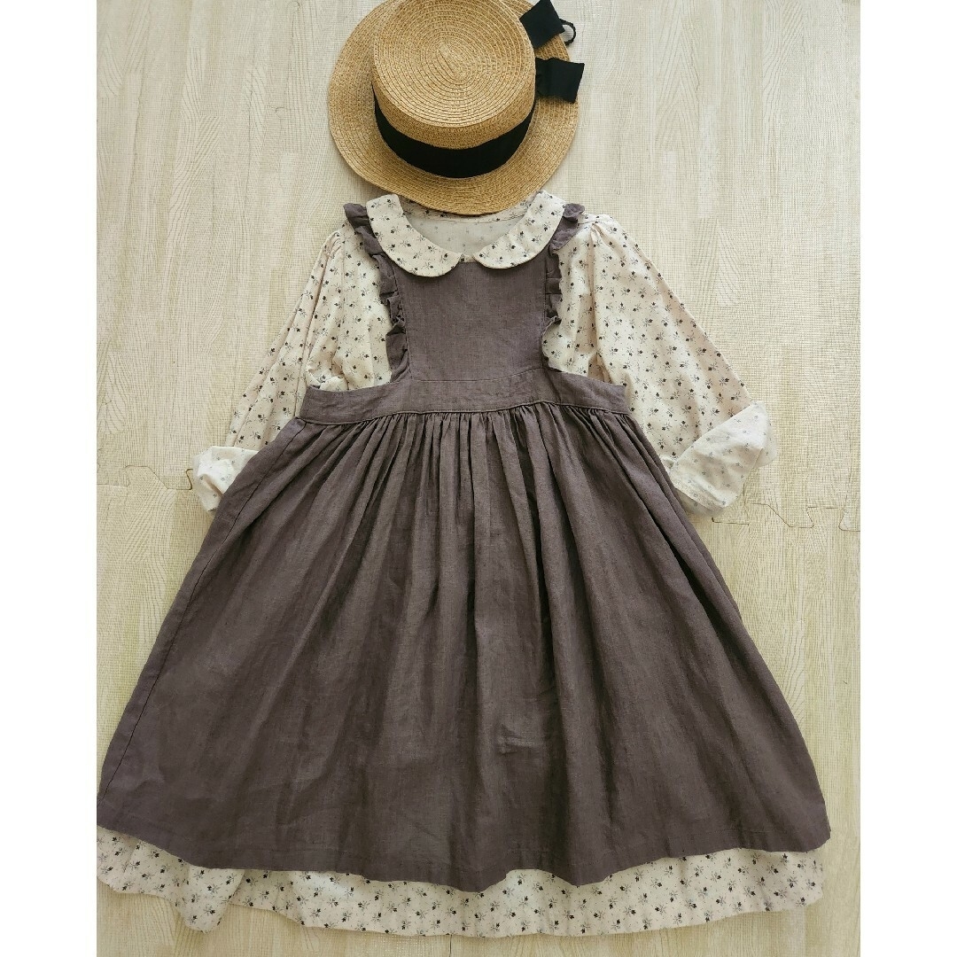 ハンドメイド作家様作品　バックボタンリネンエプロンワンピース キッズ/ベビー/マタニティのキッズ服女の子用(90cm~)(ワンピース)の商品写真