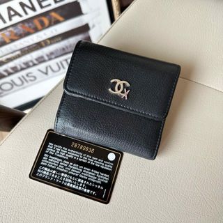 シャネル(CHANEL)のCHANEL スキーモチーフコラボ　ゴートスキン　ブラック　3つ折り財布　28番(財布)