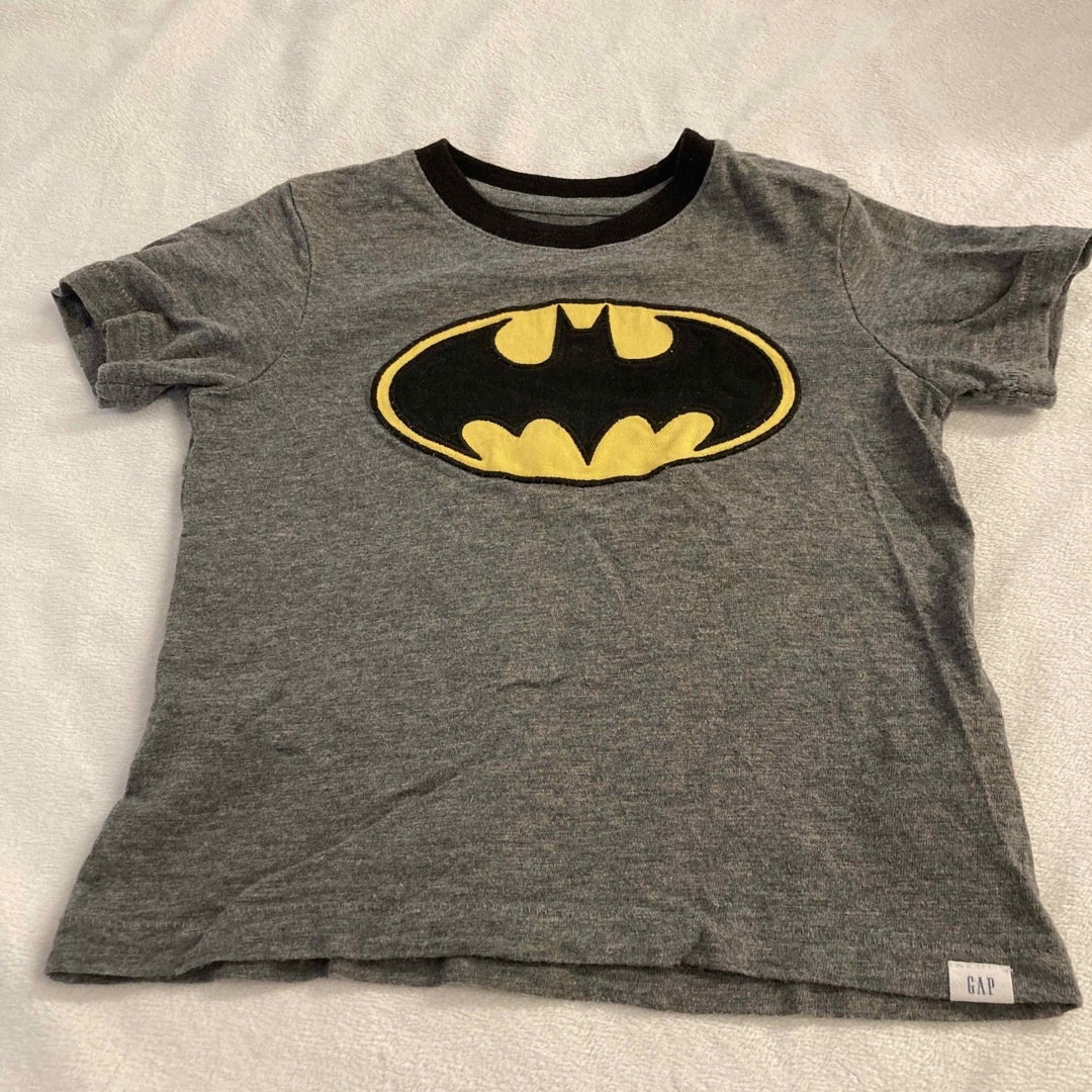 babyGAP(ベビーギャップ)のGAP  BATMAN  Tシャツ　マント付き キッズ/ベビー/マタニティのキッズ服男の子用(90cm~)(Tシャツ/カットソー)の商品写真