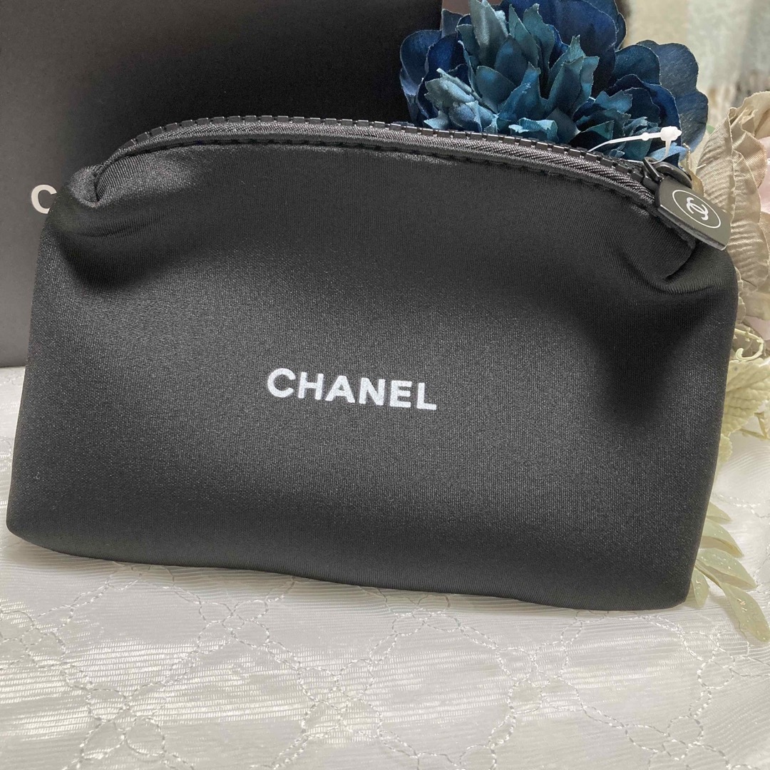 CHANEL(シャネル)のシャネル ノベルティ ポーチ CHANEL コスメ 小物 黒非売品　新品未使用品 レディースのファッション小物(ポーチ)の商品写真