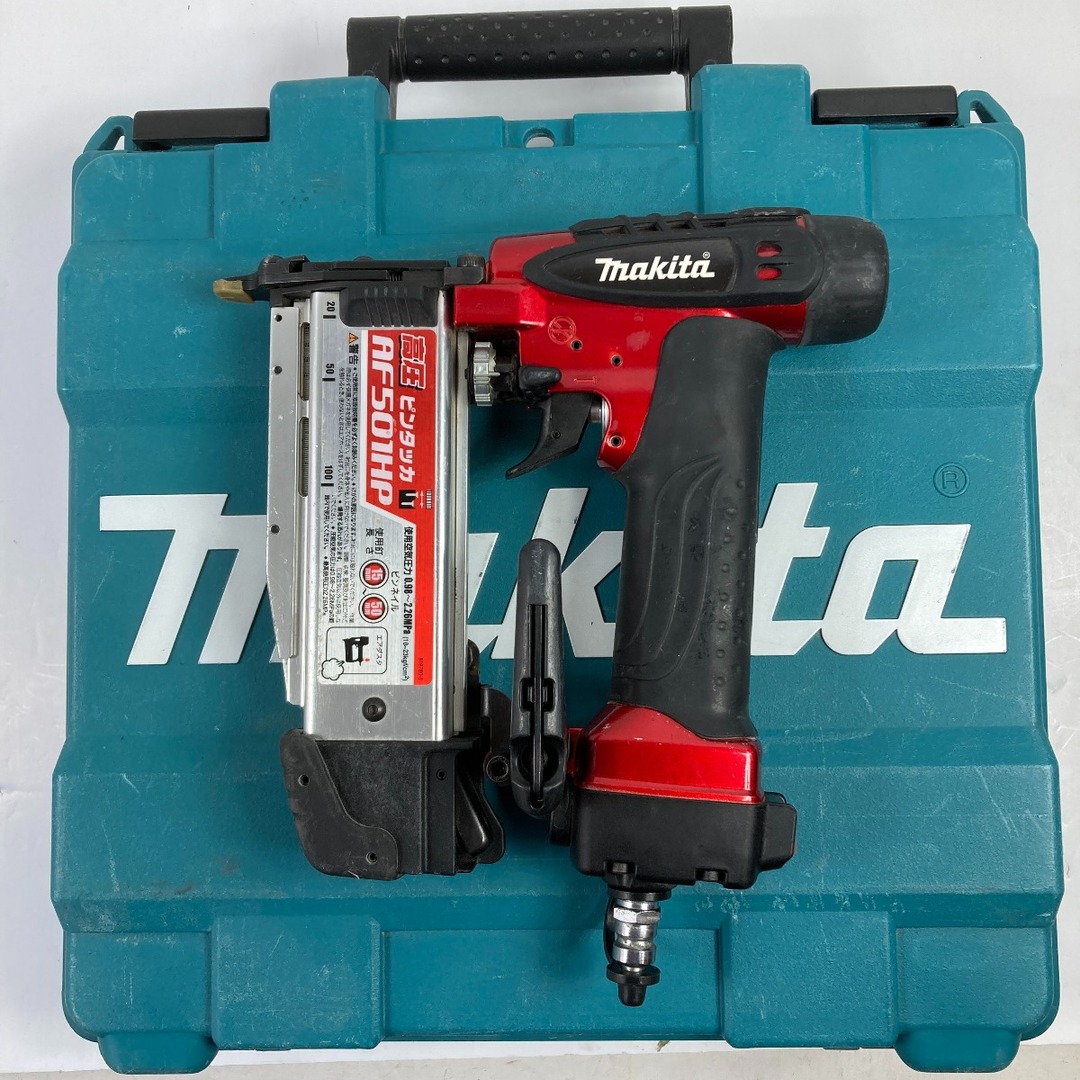 Makita(マキタ)の＊＊MAKITA マキタ 15~50mm 高圧ピンタッカ ケース付 AF501HP レッド インテリア/住まい/日用品のインテリア/住まい/日用品 その他(その他)の商品写真