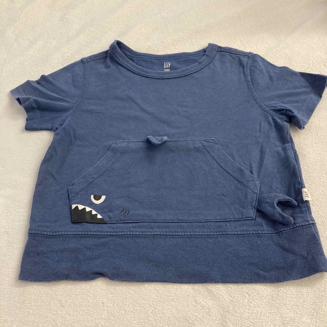 babyGAP(ベビーギャップ)のGAP  サメTシャツ キッズ/ベビー/マタニティのキッズ服男の子用(90cm~)(Tシャツ/カットソー)の商品写真