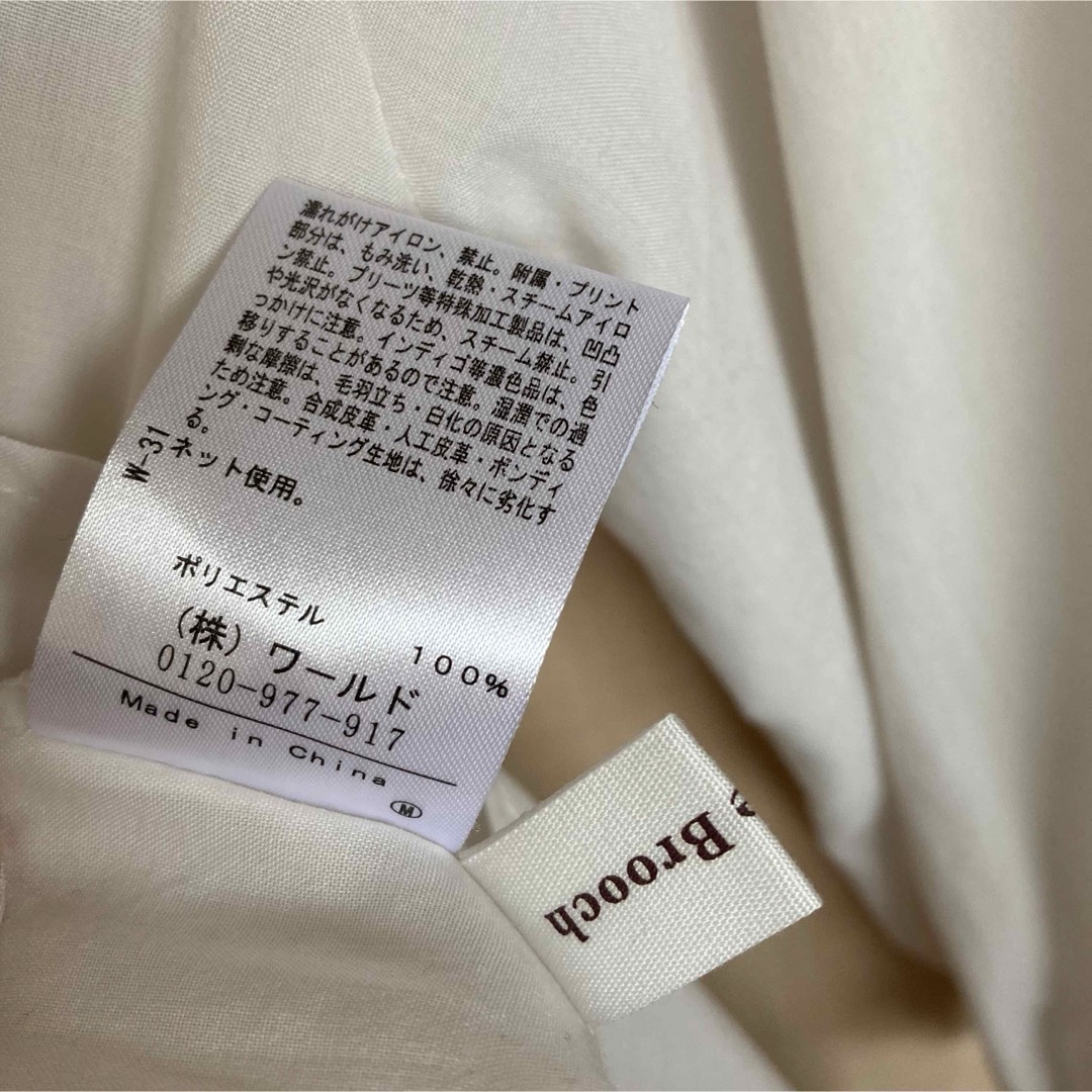 Couture Brooch(クチュールブローチ)の試着のみ クチュールブローチ フリルスタンドチュニック ホワイト 白 38 レディースのトップス(シャツ/ブラウス(長袖/七分))の商品写真