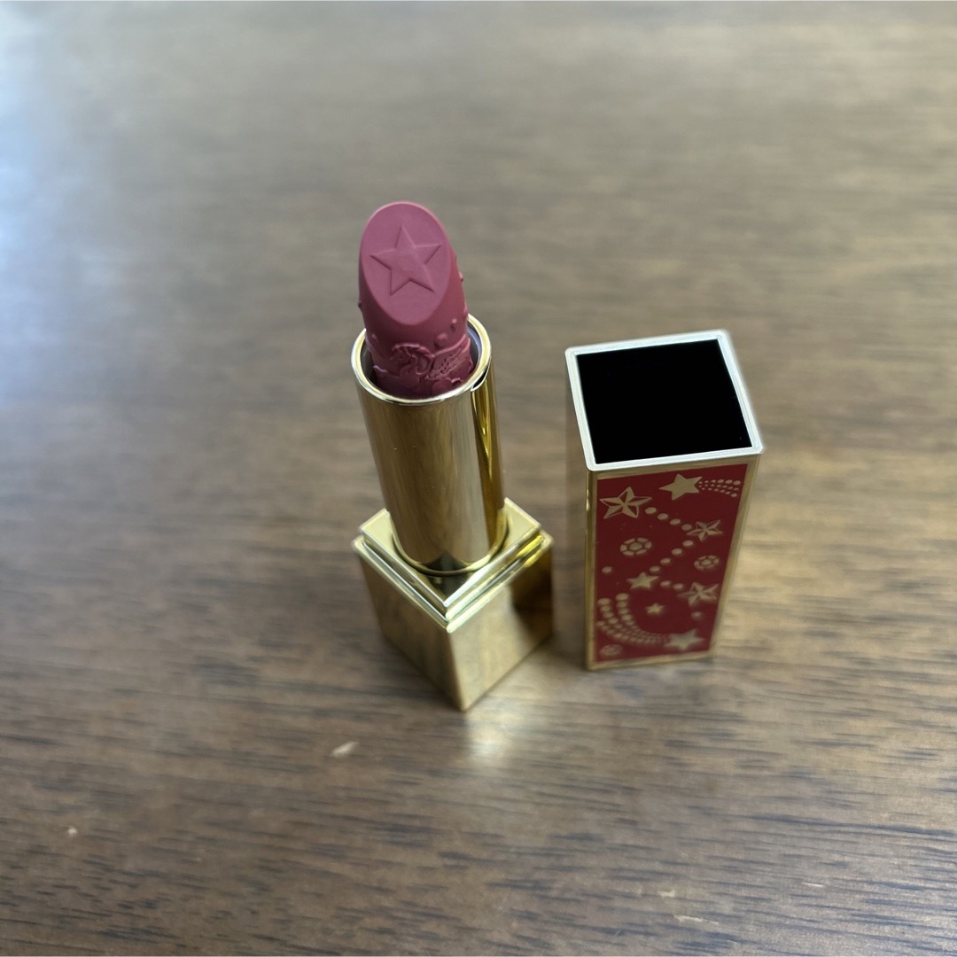 Estee Lauder(エスティローダー)のエスティローダー　リップ　新品　コンステレーションローズ　D92 コスメ/美容のベースメイク/化粧品(口紅)の商品写真