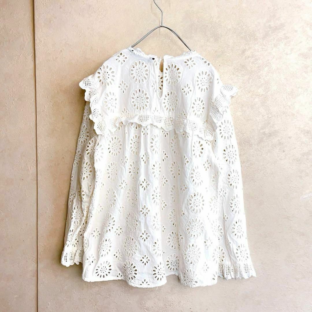 ZARA WOMEN 総刺繍　カットワーク　トップス　長袖　花柄　フリル　白　L レディースのトップス(シャツ/ブラウス(長袖/七分))の商品写真