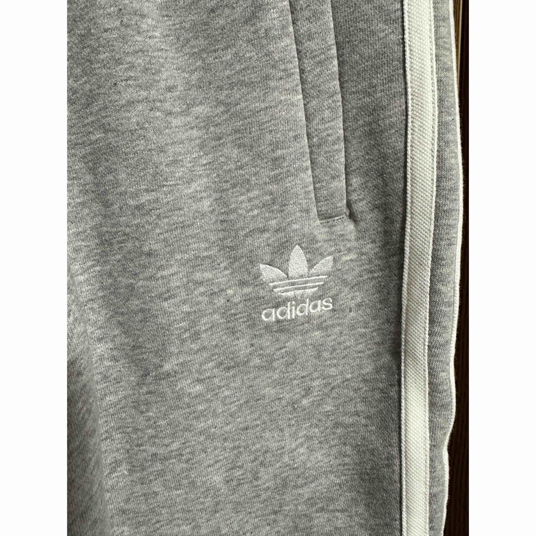 Originals（adidas）(オリジナルス)のアディダス オリジナルス　ストライプパンツ スウェット メンズのパンツ(その他)の商品写真