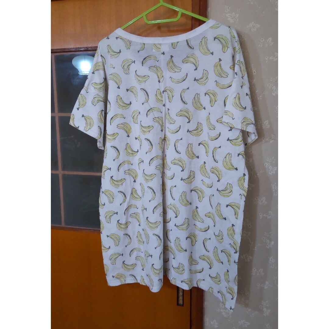 白　ホワイト　バナナ　Tシャツ　ゆったり レディースのトップス(Tシャツ(半袖/袖なし))の商品写真