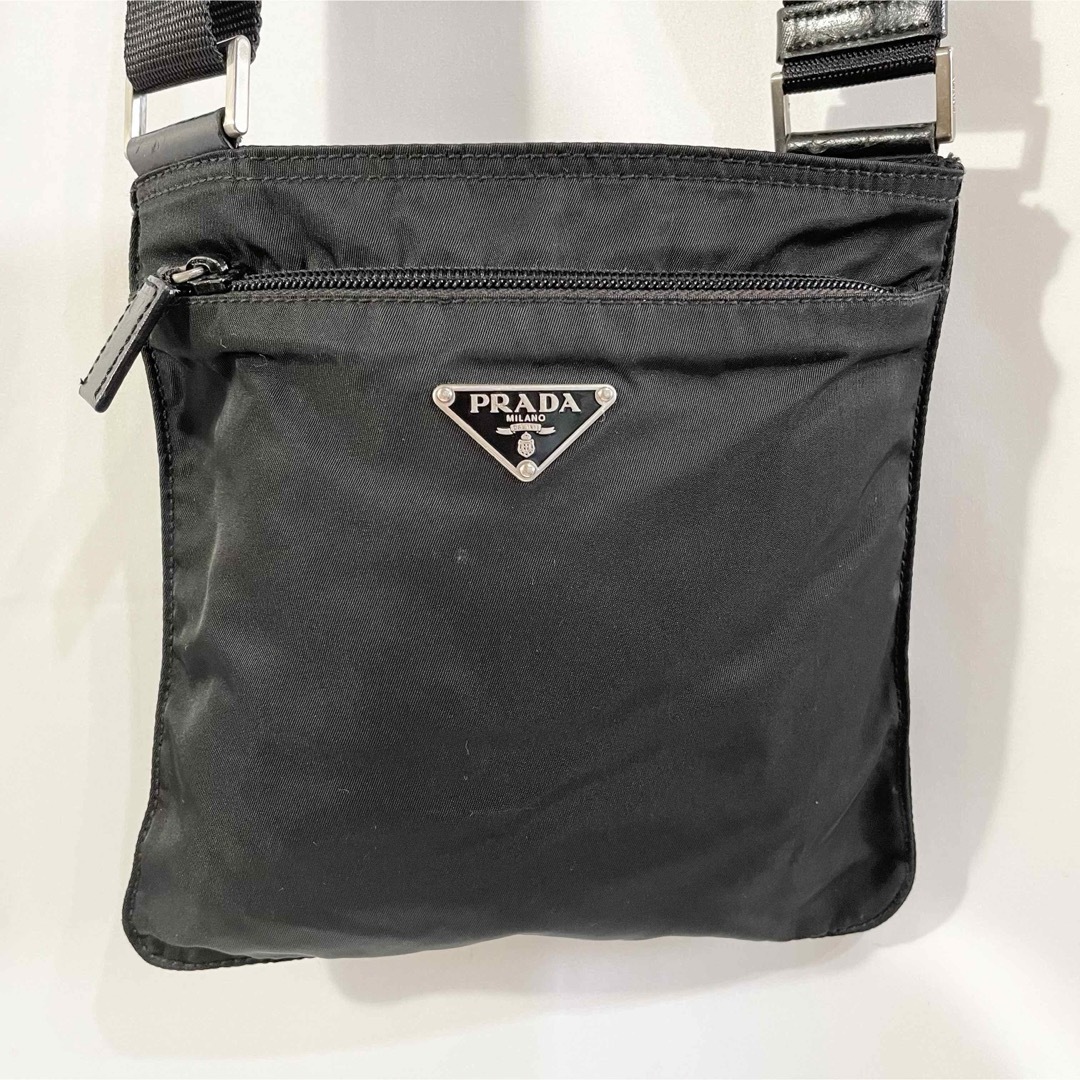 PRADA(プラダ)の美品 正規品 カード付 プラダ ナイロン ショルダーバッグ 三角ロゴ サコッシュ レディースのバッグ(ショルダーバッグ)の商品写真