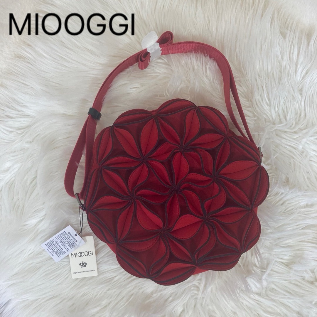 【未使用】MIOOGGI  ショルダーバッグ　 3D フラワーバッグ　レッド  レディースのバッグ(ショルダーバッグ)の商品写真