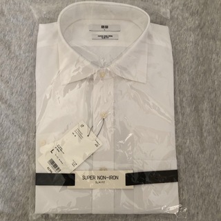 ユニクロ(UNIQLO)の未開封ファインクロススーパーノンアイロンスリムフィットシャツ、白セミワイドカラー(シャツ)