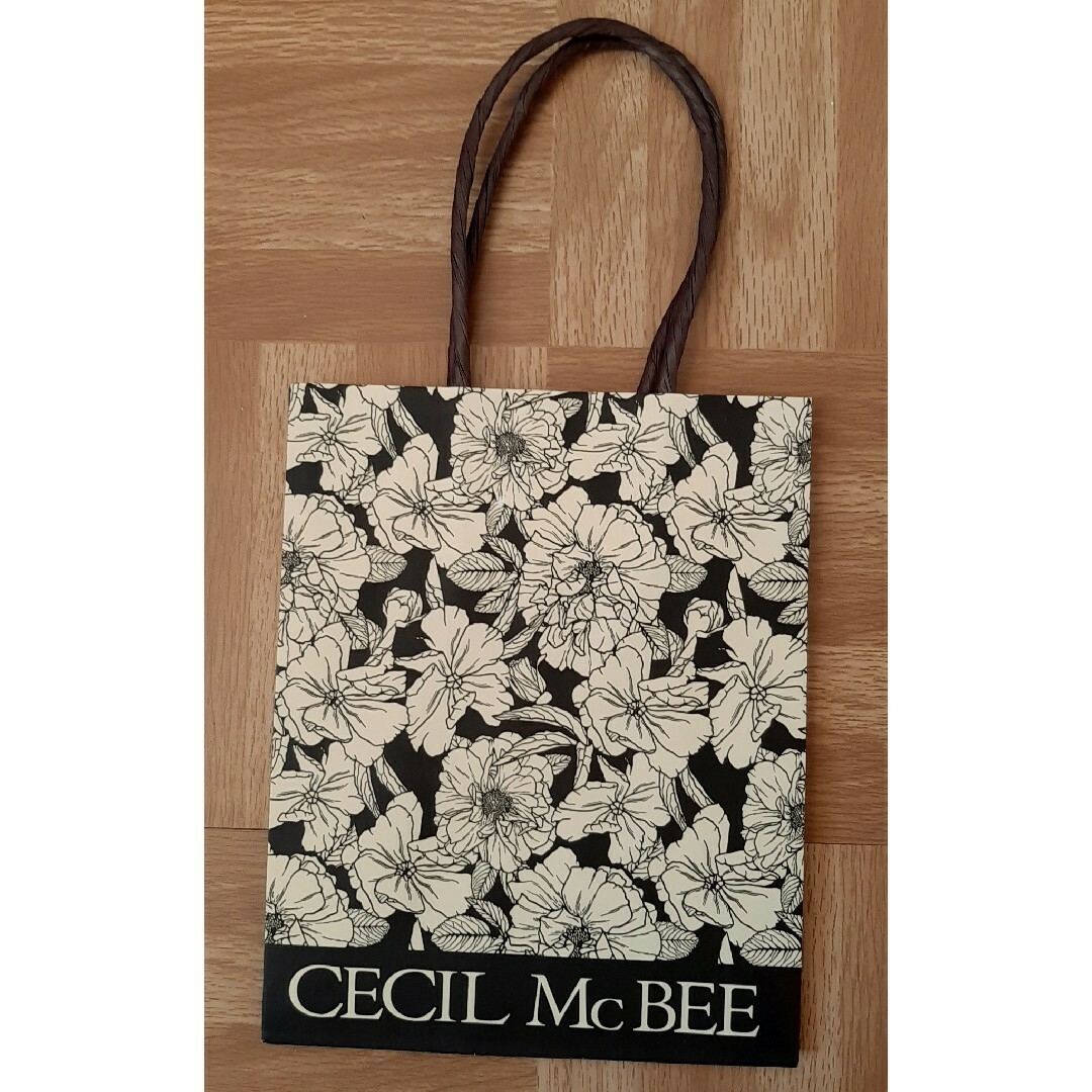 CECIL McBEE(セシルマクビー)のCECIL McBEE セシルマクビー ショッパー ショップ紙袋 小さめ レディースのバッグ(ショップ袋)の商品写真