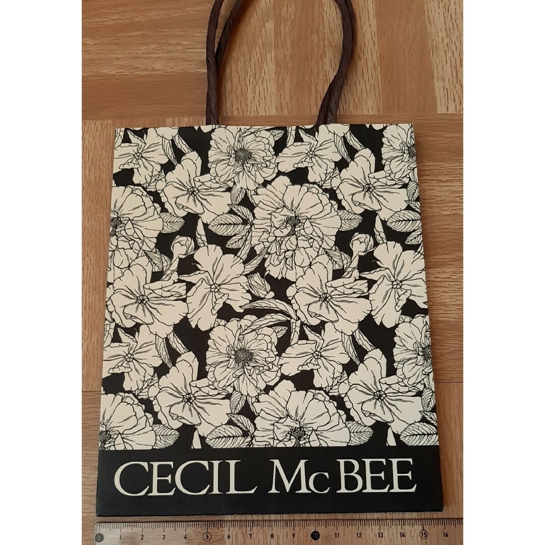 CECIL McBEE(セシルマクビー)のCECIL McBEE セシルマクビー ショッパー ショップ紙袋 小さめ レディースのバッグ(ショップ袋)の商品写真