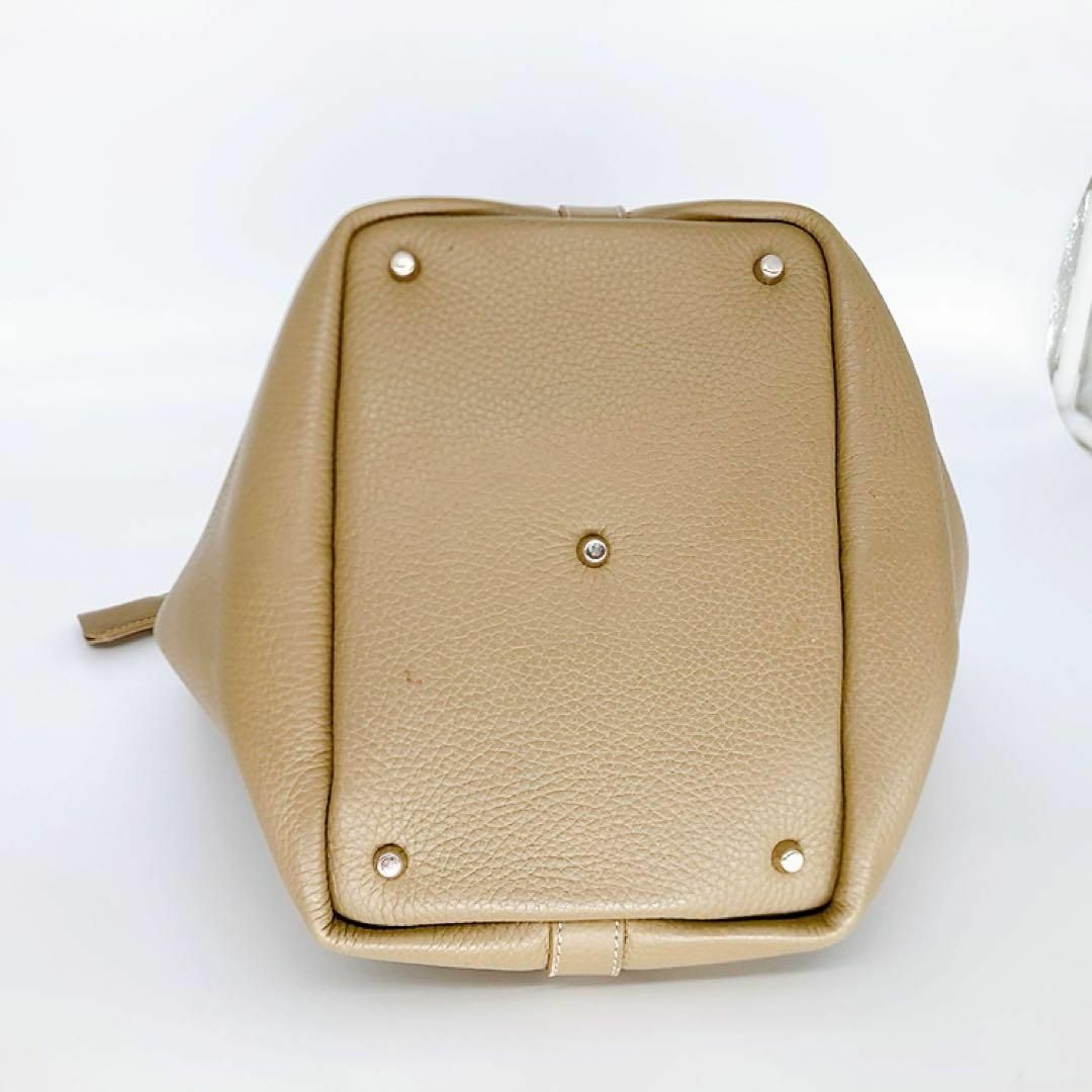 ✨綺麗✨MAURO GOVERNA ハンドバッグ　カデナ　グレージュ　レザー レディースのバッグ(ハンドバッグ)の商品写真