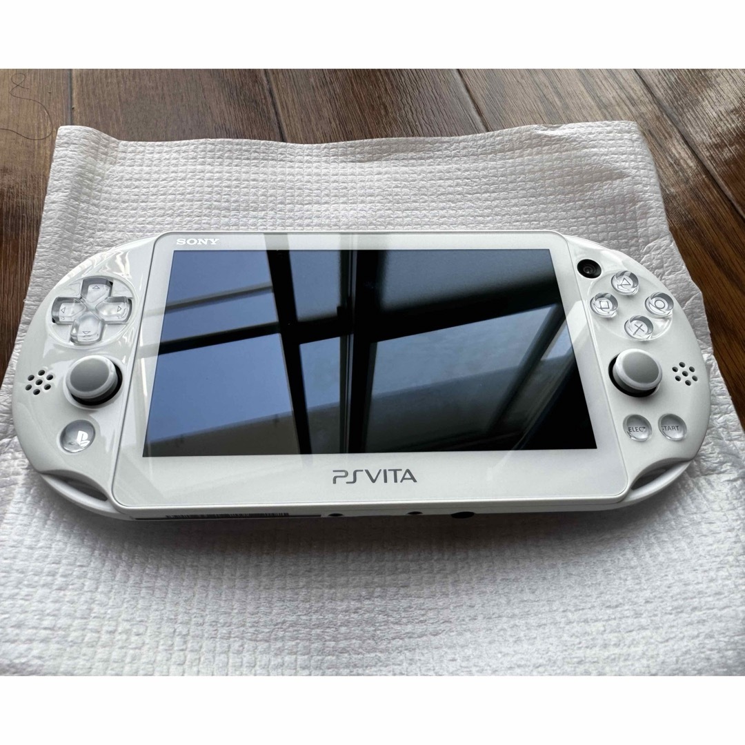 PlayStation Vita(プレイステーションヴィータ)のPLAYSTATION VITA2000 Gumdamモデル未使用・新品 エンタメ/ホビーのゲームソフト/ゲーム機本体(携帯用ゲーム機本体)の商品写真