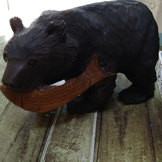 北海道　熊の木彫り(置物)