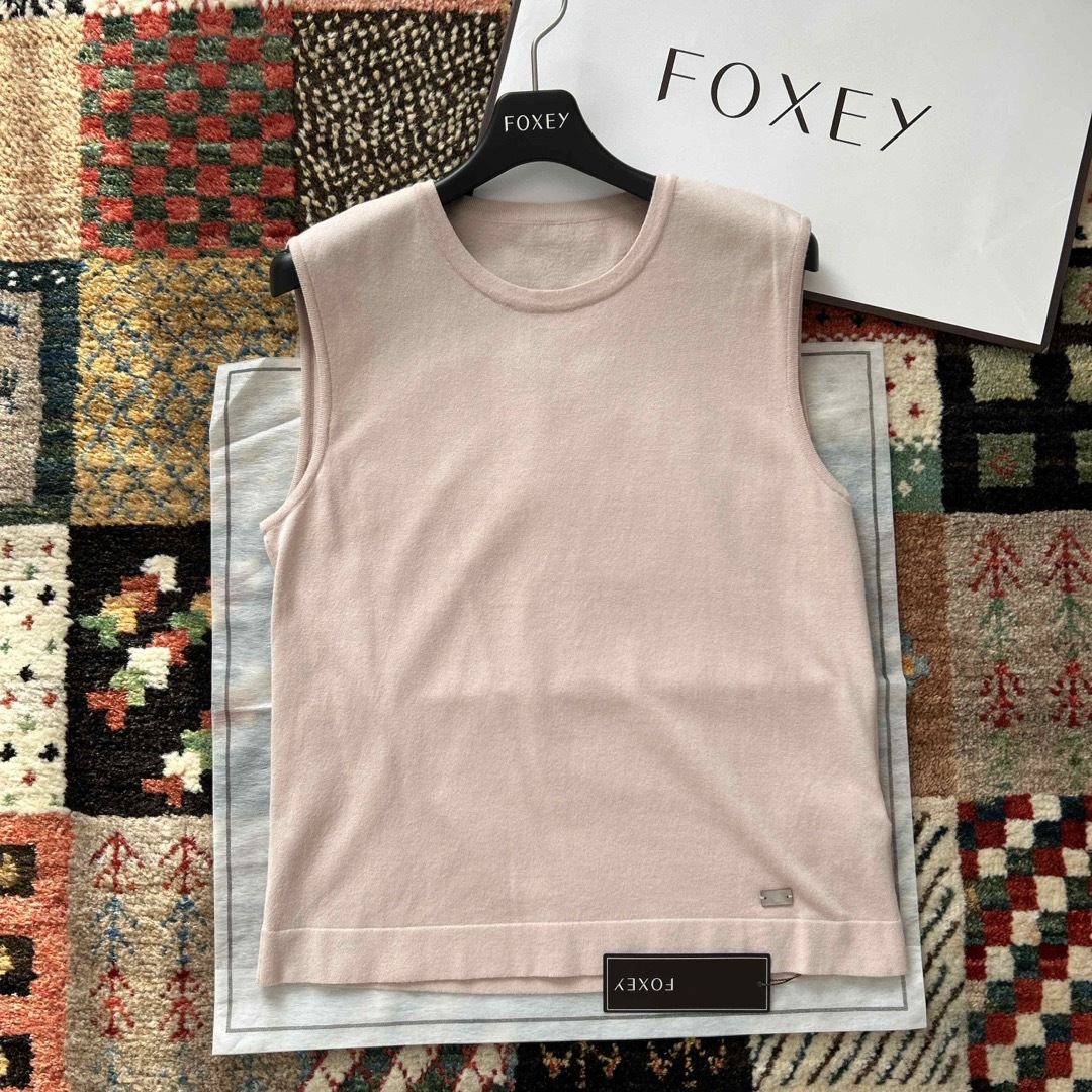 FOXEY(フォクシー)の未使用タグ付き　☆ フォクシー　トップス　40  レディースのトップス(カットソー(半袖/袖なし))の商品写真