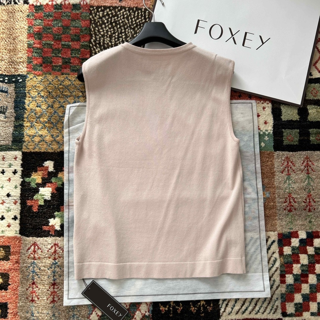 FOXEY(フォクシー)の未使用タグ付き　☆ フォクシー　トップス　40  レディースのトップス(カットソー(半袖/袖なし))の商品写真