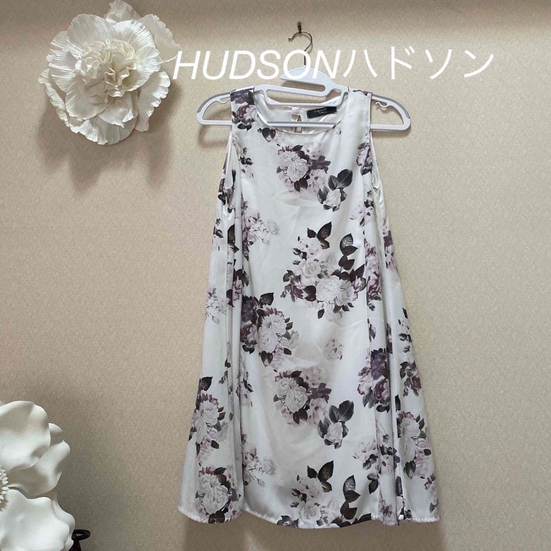 HUDSON(ハドソン)のHUDSONハドソン　花柄ワンピース　膝丈ホワイト レディースのワンピース(ひざ丈ワンピース)の商品写真