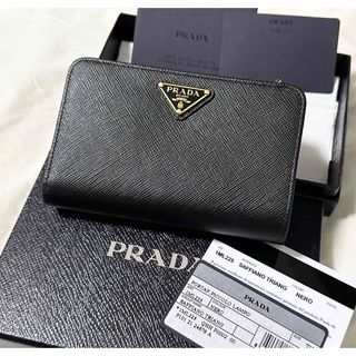 PRADA - PRADA 二つ折り コンパクト財布 ロゴプレート サフィアーノ PRADA - PRADA 二つ折り コンパクト財布 ロゴプレート サフィアーノ