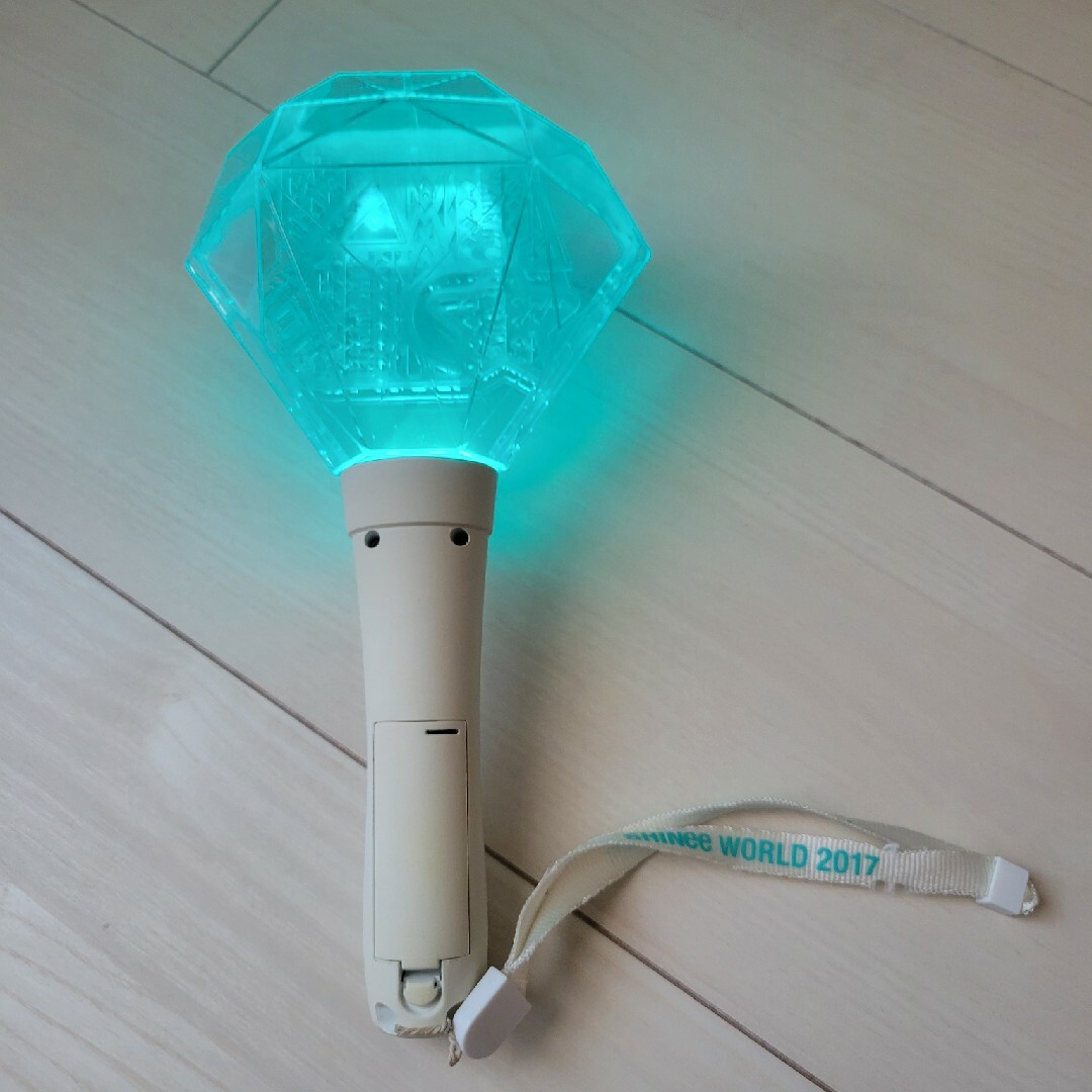 SHINee(シャイニー)のSHINee 2017年ツアー　ペンライト エンタメ/ホビーのタレントグッズ(アイドルグッズ)の商品写真