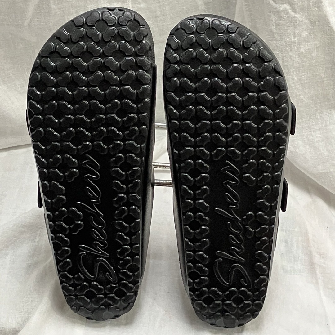 SKECHERS(スケッチャーズ)の新品未使用品　スケッチャーズ　24.0cm サンダル　アーチフィット　黒ブラック レディースの靴/シューズ(サンダル)の商品写真