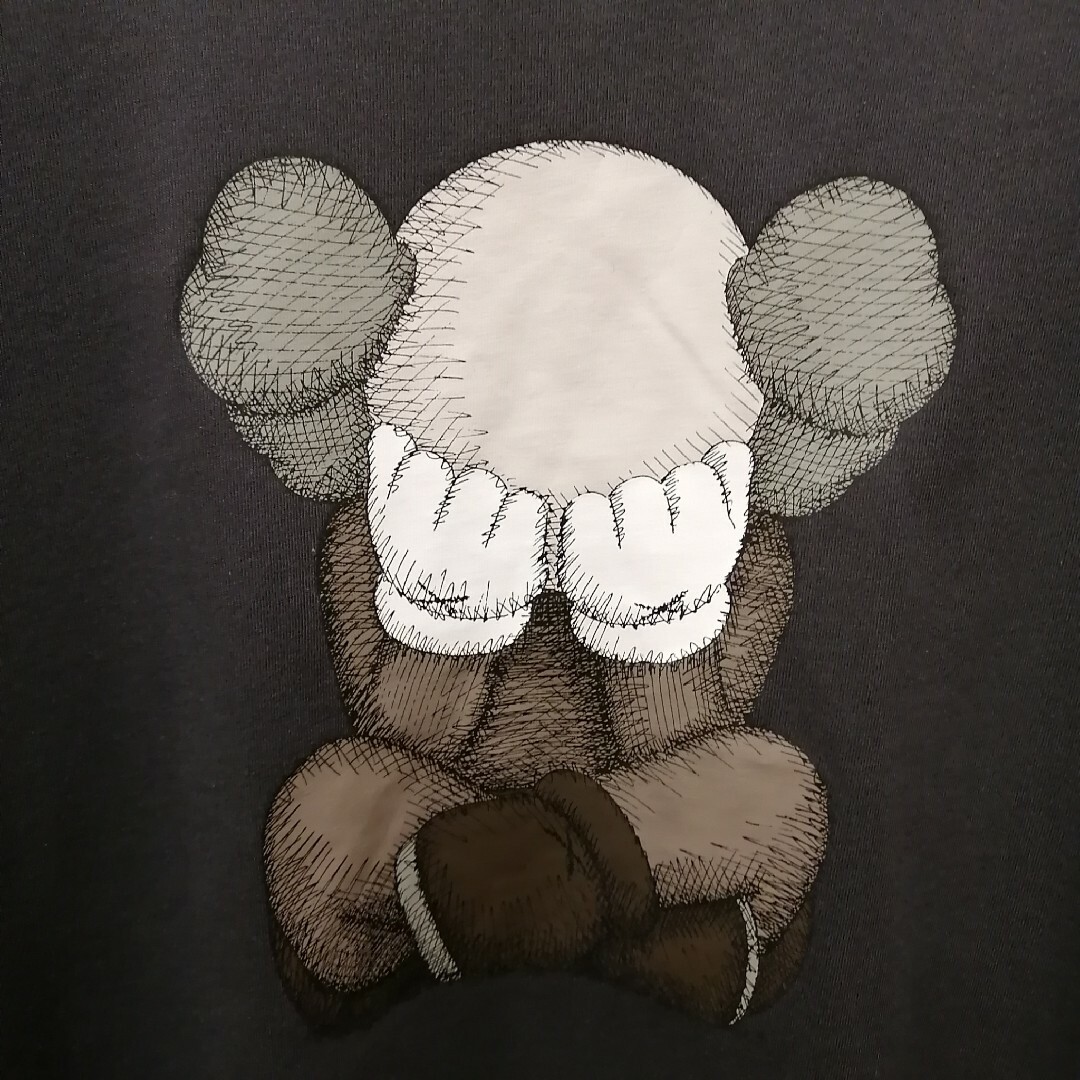 UNIQLO(ユニクロ)のUNIQLO UT kaws カウズ　コラボ　Tシャツ　 Lサイズ　グレー メンズのトップス(Tシャツ/カットソー(半袖/袖なし))の商品写真