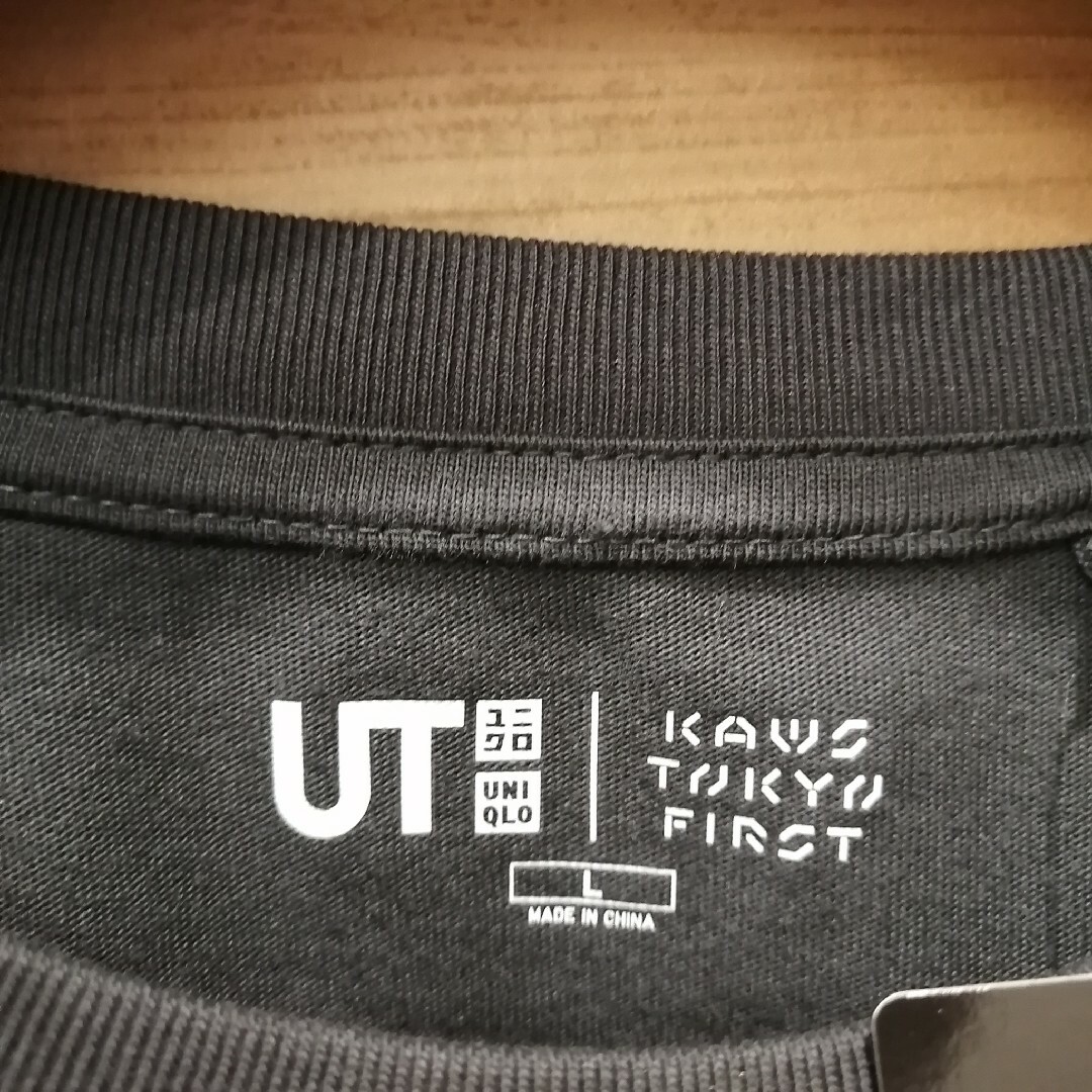 UNIQLO(ユニクロ)のUNIQLO UT kaws カウズ　コラボ　Tシャツ　 Lサイズ　グレー メンズのトップス(Tシャツ/カットソー(半袖/袖なし))の商品写真