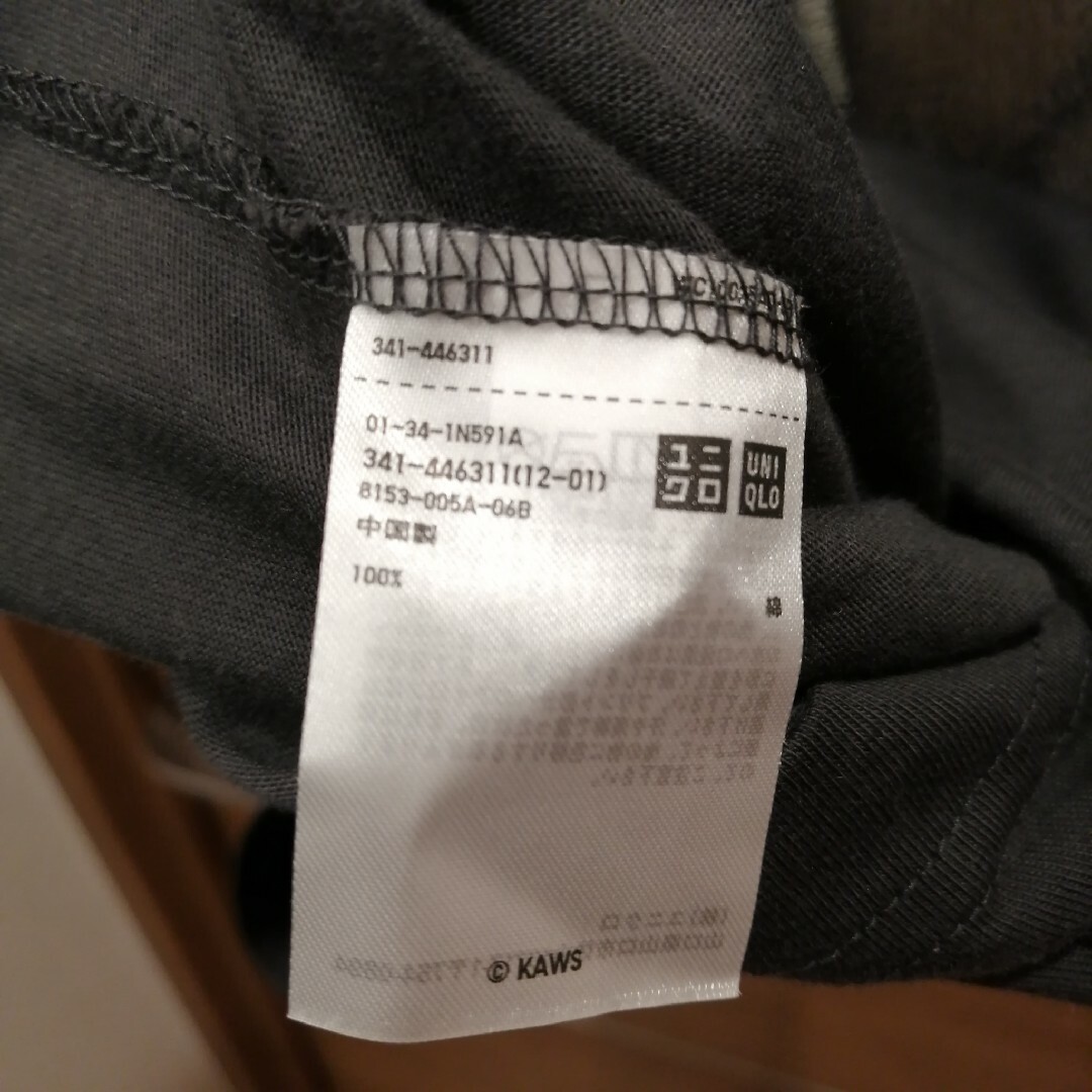 UNIQLO(ユニクロ)のUNIQLO UT kaws カウズ　コラボ　Tシャツ　 Lサイズ　グレー メンズのトップス(Tシャツ/カットソー(半袖/袖なし))の商品写真