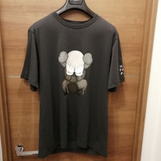 ユニクロ(UNIQLO)のUNIQLO UT kaws カウズ　コラボ　Tシャツ　 Lサイズ　グレー(Tシャツ/カットソー(半袖/袖なし))